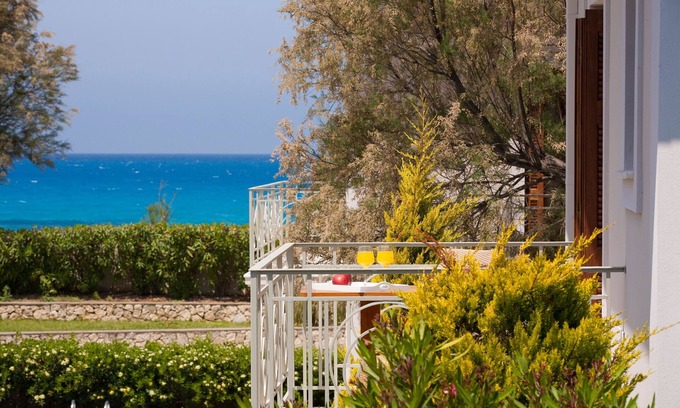 Agios Ioannis Villa | Aeriko-Ammos Beachfront villa avec vue imprenable et piscine privée.