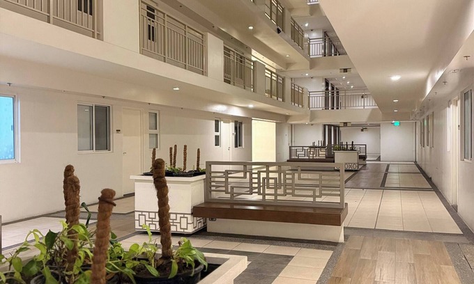 Kapitolyo Copropriété | Aesthetic Cozy Apartment Condo With Pool Balcony & Deck