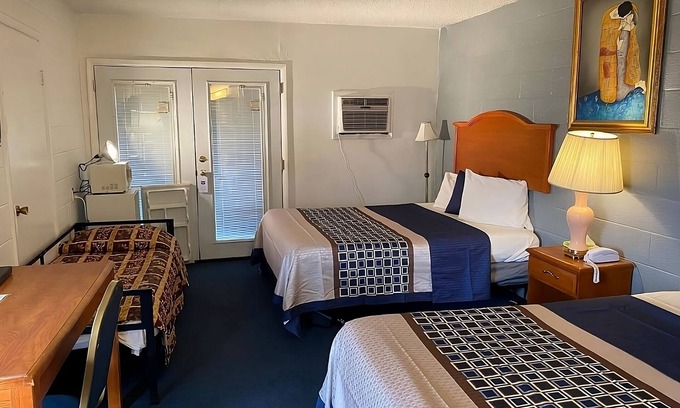 Fairview Hôtel | Affordability Meets Comfort at Knights Inn Fairview! 4 Great Units, Free Parking
