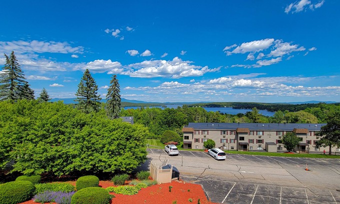 Weirs Beach Copropriété | 2BR Condo near Weirs Beach 15 Mins to Gunstock Ski