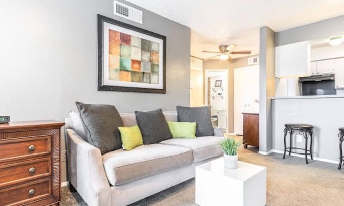 Park Central Appartement | AFFORDABLE APARTMENT WITH BALCONY!