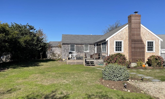 Nantucket Maison | AFFORDABLE, COMFORTABLE & CLEAN Mid-Island South of Town House
