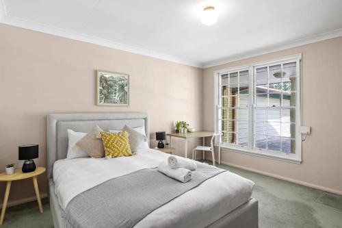 Pymble Maison | Affordable No-Frills Queen Room in Pymble - Shared Bathroom