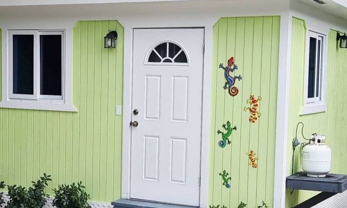 Nassau Cottage | Affordable Quiet Cottage 7 mins from Downtown Nassau/ Paradise Island