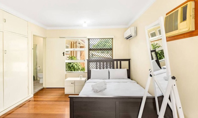 St. Lucia Maison | Affordable Studio – Steps from UQ/ Shops/ Transit
