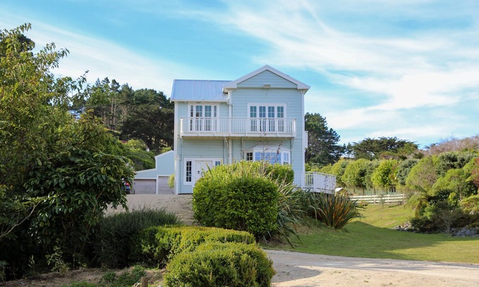 Horokiwi Autre | Agnes House ~ Executive Rural Retreat in the city