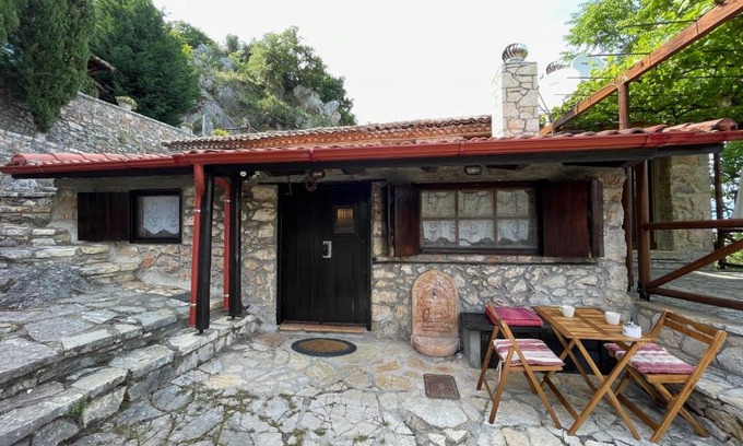 Lilaia Maison | Agoriani Art Studio - Sweet little cottage