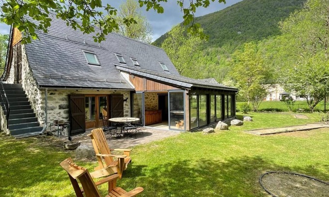 Aulus-les-Bains Maison | Agouadis barn and mini golf course