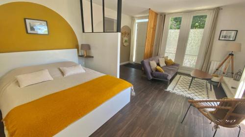 Salies-de-Bearn Maison | Agréable petit gîte avec jardinet et piscine