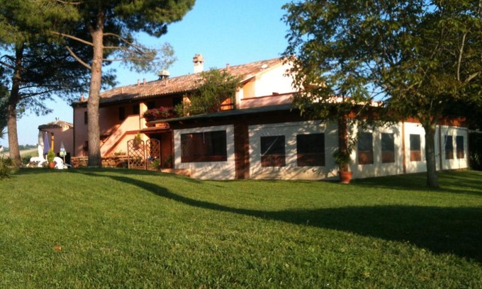 Offagna Maison | Agriturismo Casale il Gallo Bianco