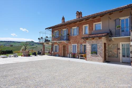 Barolo Maison | Agriturismo Cascina Sciulun