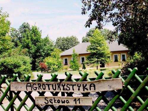 Nowy Tomysl Maison | Agroturystyka Pod Modrzewiami