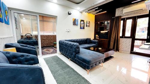 Vasant Kunj Appartement | AHAM PREMA Luxe 3 BR Stay 15 min from Airport