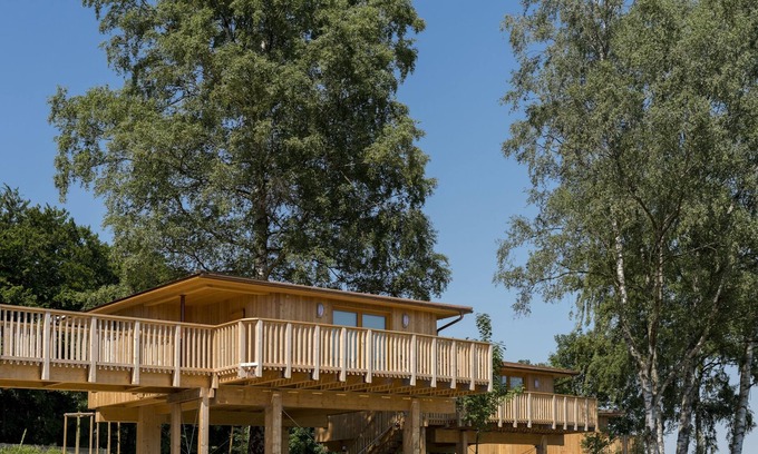 Aerzen Cabine | Maison dans les arbres Ahornhöhe avec accès sans obstacle