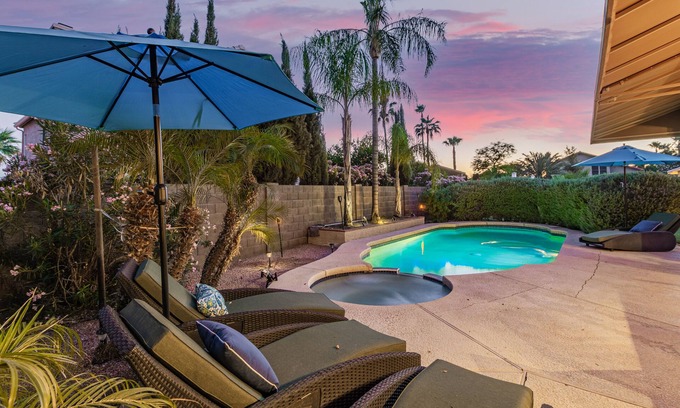 Monarch Maison | Heated Pool/Spa, Putting Green, Pool Table! Sleeps 8!