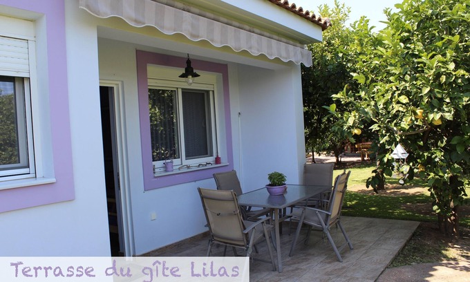 Valimitika Cottage | Aigion: Gîte dans orangeraie bio, agréé par l'Office Hellénique du Tourisme.
