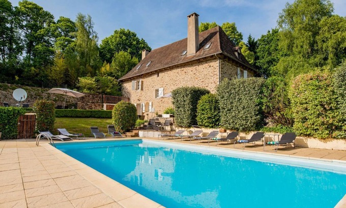 Saint-Pierre-de-Frugie Villa | Aillac Farmhouse - Quatre Chambres Villa, Couchages 11