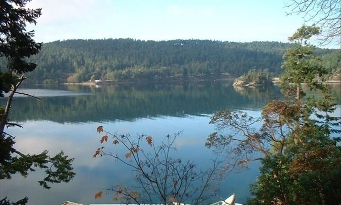 Pender Island Cottage | Ainslie Point Deluxe Waterfront Cottage avec plage et accès au quai