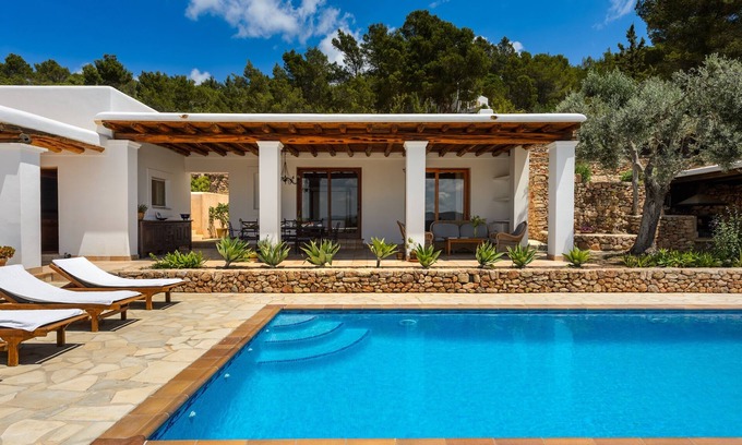 Sant Joan de Labritja Villa | Villa climatisée avec piscine, terrasse, vue sur la mer et Wi-Fi