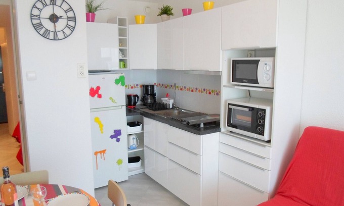 Balaruc-les-Bains Appartement | Appartement climatisé proche des thermes avec balcon