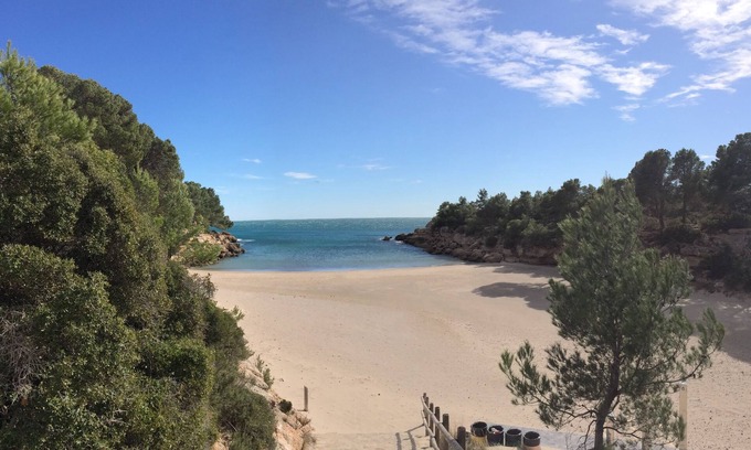 Calafat Villa | Villa climatisée 9/10 personnes dans grand jardin clôturė à 150 m de la mer
