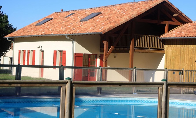 Saint-Gor Cottage | Gite climatisé 8 personnes avec piscine chauffée au cœur de la forêt landaise