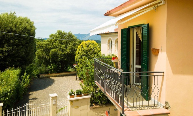 Montecalvoli Maison | Air-conditioned holiday home in a central location in Tuscany at an affordable price