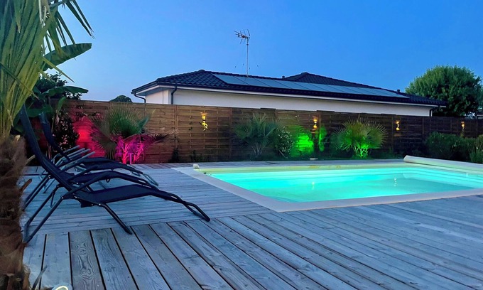 Loupes Maison | Air-conditioned house with swimming pool