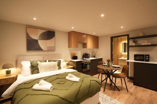 Friern Barnet Appartement | Air-Conditioned Studio, North London Access
