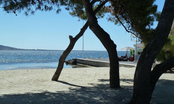 Meze Appartement | Air-conditioned Studio on the Ground Floor, in Historic Mèze, Bassin de Thau