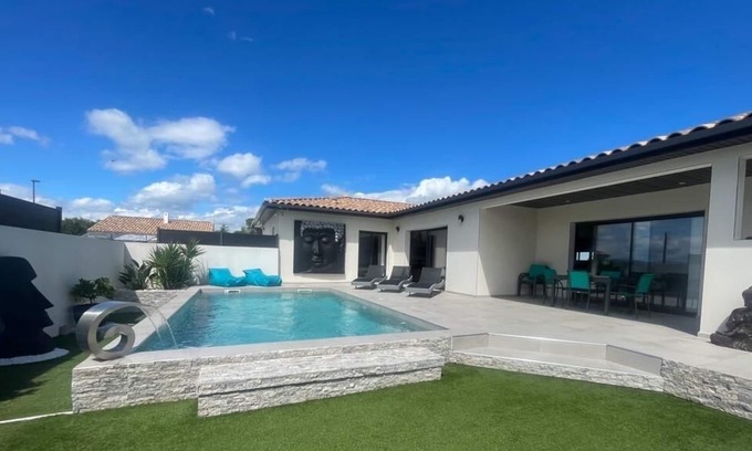 Aigremont Villa | Villa climatisée avec piscine vue Cévennes