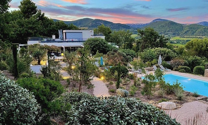 Faucon Maison | Villa climatisée près de Vaison-la-Romaine, avec piscine chauffée.