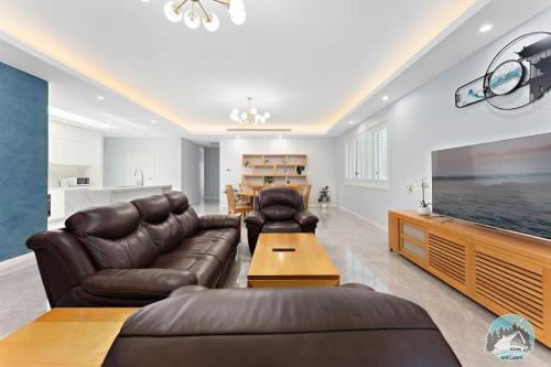 Fairfield Maison | Aircabin - Fairfield - Modern - 6 Bedrooms House