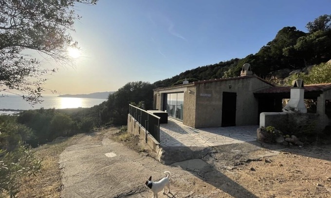 Porto Pollo Maison | Villa climatisée 10 personnes dans le maquis vue mer à 180° Accès mer à 600M