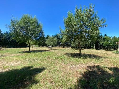 Fabregues Autre | Aire d accueil pour camping cars dans un domaine agricole