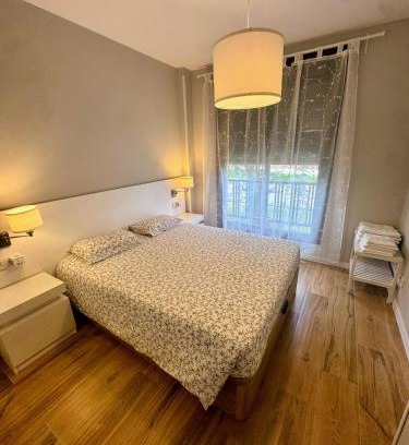 Rejas Appartement | Airport Madrid Plenilunio Suites blue