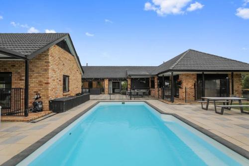 Rotorua Maison | Airport Oasis