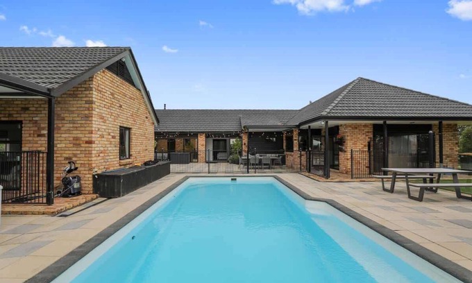 Rotorua Maison | Luxury Home | Salt Water Swimming Pool & Spa Pool