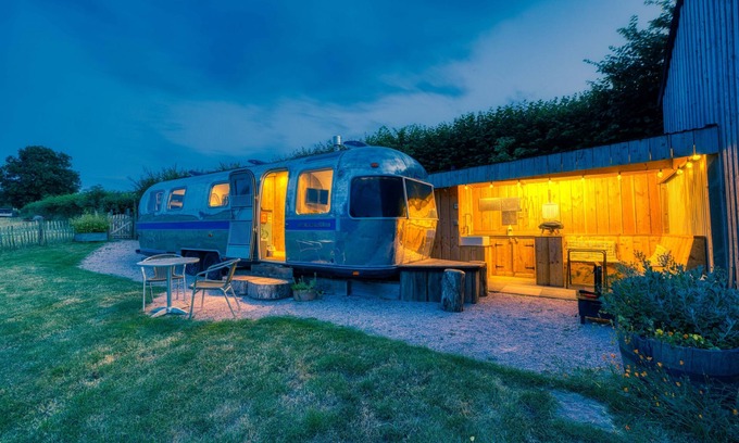 Kenn Cabine | Airstream, Devon Hideaways - a shepherds hut that sleeps 2 guests in 1 bedroom