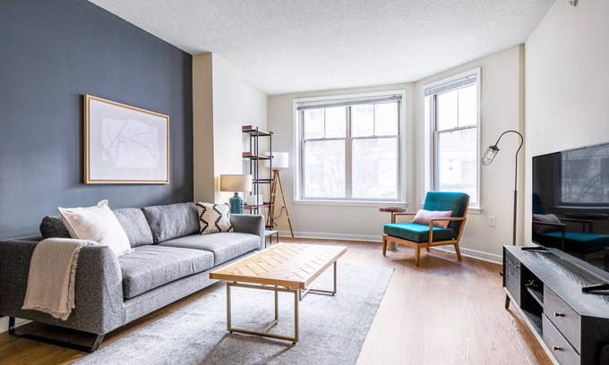 West End Appartement | Airy Foggy Bottom 1BR w/ Gym, Pool, DM, nr. World Bank, by Blueground