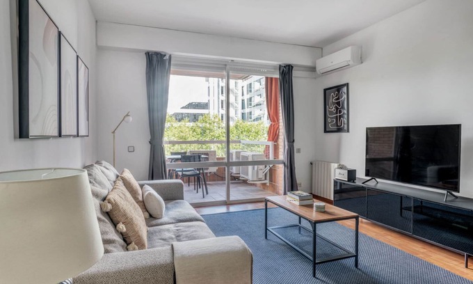 Les Corts Appartement | Airy Galvany 3BR w/ Balcony, by Blueground