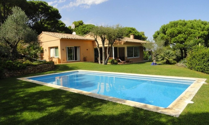 Aiguablava Maison | Villa lumineuse, aérée et piscine privée avec vue sur mer.