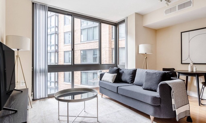 Mount Vernon Triangle Appartement | Airy Mount Vernon 1BR w/ Gym, Pool & W/D, near Chinatown, by Blueground