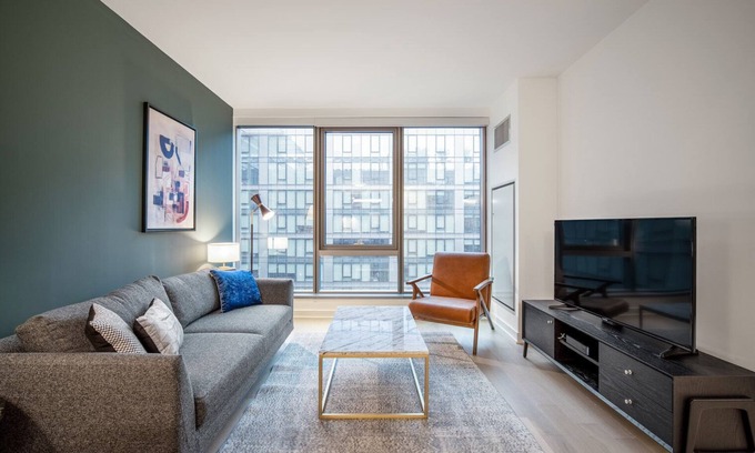 Navy Yard Appartement | Airy Navy Yard 1BR w/ W/D, Gym, Doorman, nr. Metro, by Blueground