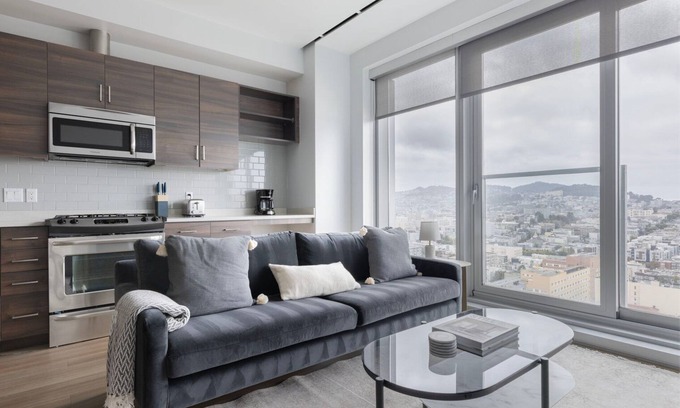 Civic Center Appartement | Airy Soma 1BR w/ Pool, Yoga & Spa, nr Station & Bars, by Blueground