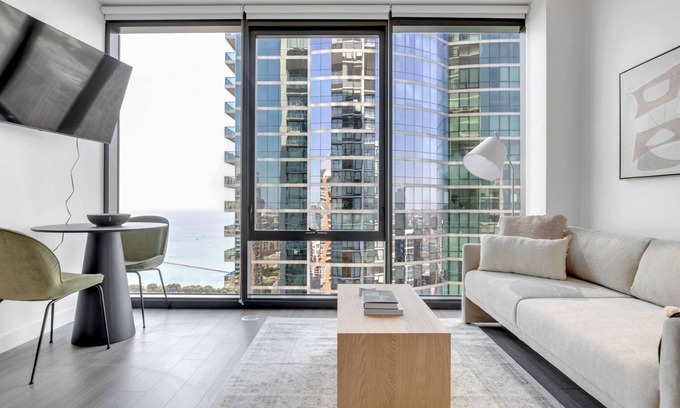 South Loop Appartement | Airy South Loop Studio w/ Pool, Gym & Spa, nr Grant Park, by Blueground