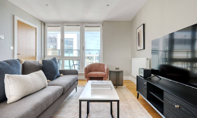 Vassall Appartement | Airy Stockwell 2BR Duplex w/ Balcony, near Station, by Blueground
