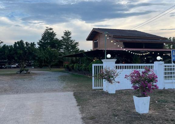 Nikhom Huai Phueng Maison | AJ Pizza and Steakhouse