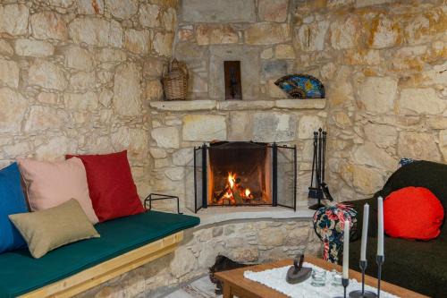 Pano Arodhes Maison | Akamantida Platea 2