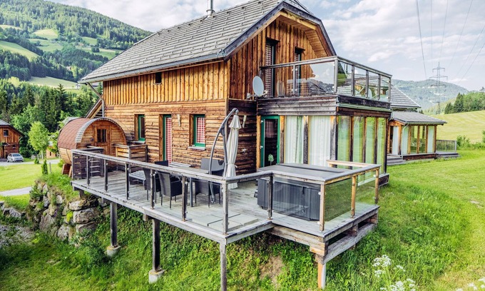 Sankt Georgen am Kreischberg Chalet De Ski | Maison des Alpes avec un sauna à tonneau unique